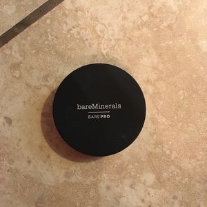 Bare minerals powder